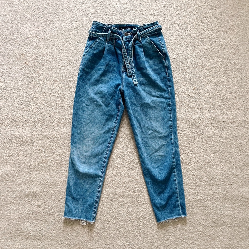Hollister Ultra High Rise Mom Jeans